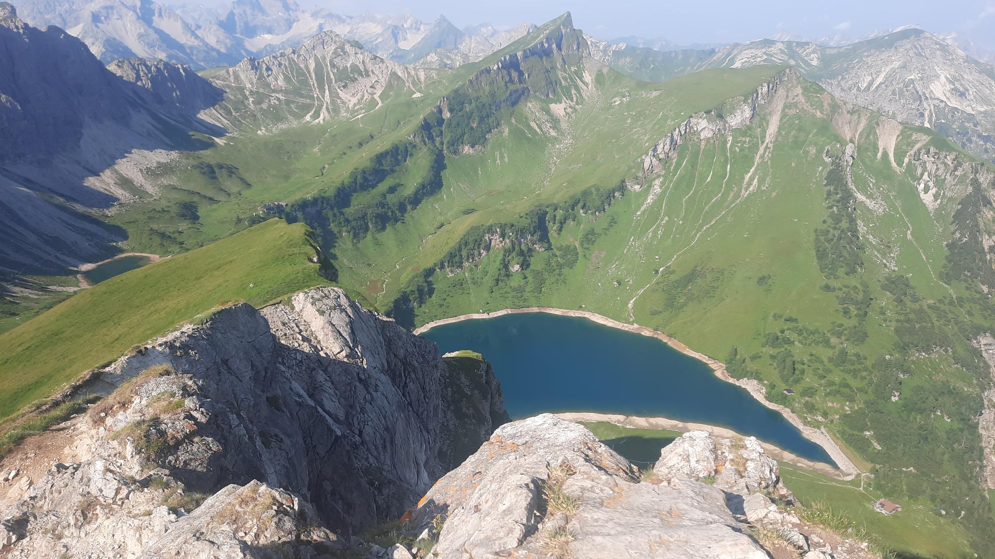Blick von der Schochenspitze auf den Traualpsee Blick von der Schochenspitze auf den Traualpsee